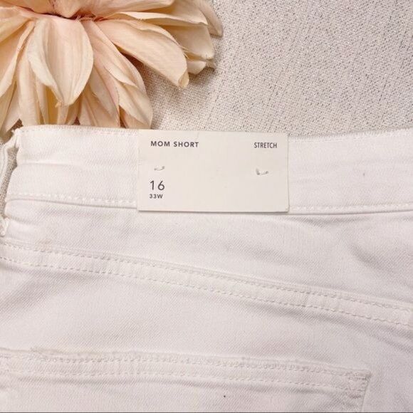 American Eagle High Rise Mom Jean Shorts White 16 NWT - Picture 8 of 11